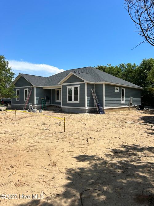 305 Pine Knoll Cir, Pine Knoll Shores, NC, 28512-6812 | Card Image