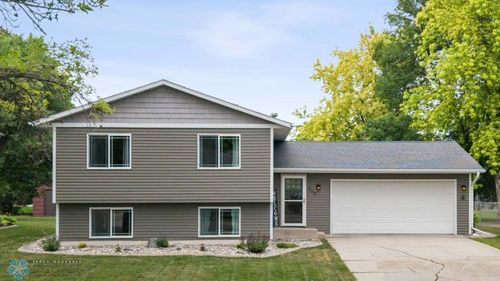 808 5th Ave E, West Fargo, ND, 58078-2802 | Card Image