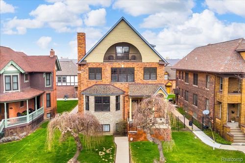 9-429 E Ferry Street, Detroit, MI, 48202 | Card Image