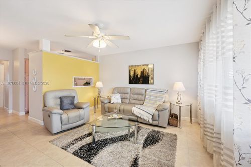 16l-1050 Sw 11th St, Hallandale Beach, FL, 33009 | Card Image