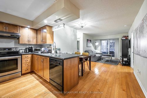 632-250 Wellington St W, Toronto, ON, M5V3P6 | Card Image