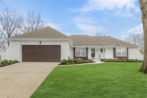 1402 Sw Charleston Avenue W, Lee's Summit, MO, 64081 | Card Image