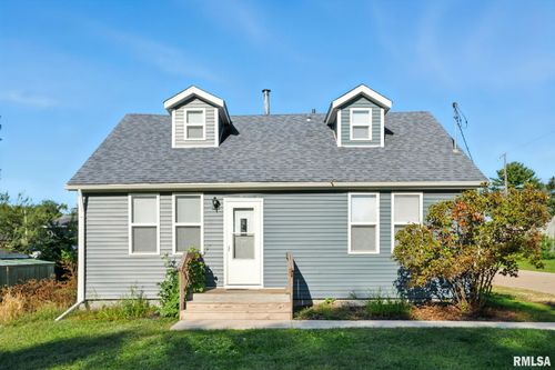 300 S 14th St, Le Claire, IA, 52753-9735 | Card Image