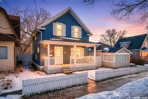 1117 Chestnut Ave, Moose Jaw, SK, S6H1A9 | Card Image