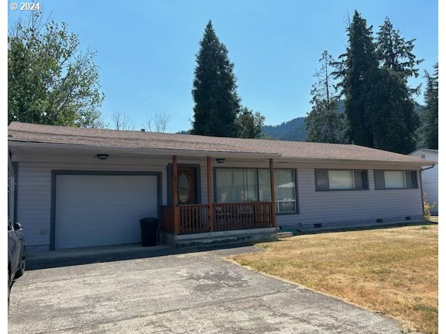 Hills St, Oakridge, OR 97463