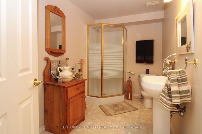 449 King George St, House other with 3 bedrooms, 2 bathrooms and 2 parking in Peterborough ON | Image 24