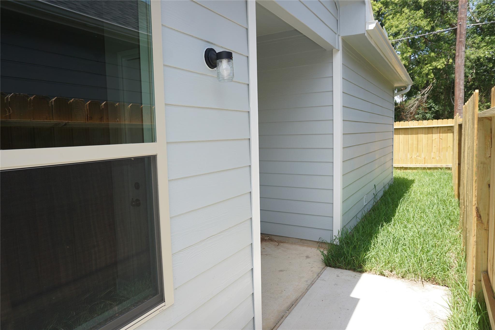Residential Lease in Willis 3
