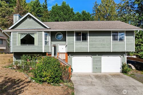 7529 Bridge Pl Ne, Bremerton, WA, 98311-3268 | Card Image
