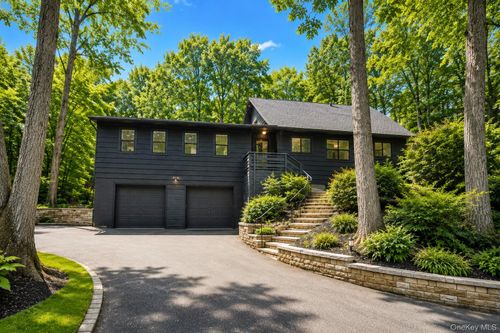 111 Fleets Cove Rd, Huntington, NY, 11743-1517 | Card Image