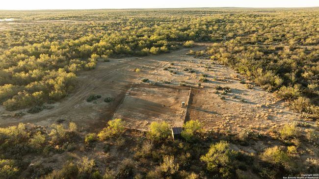 9239 Fm 133, Home with 7 bedrooms, 7 bathrooms and null parking in Cotulla TX | Image 81