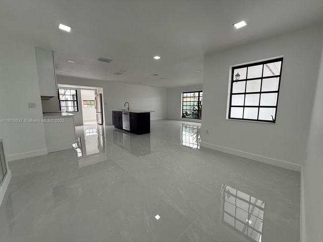 4314 Sw 97 Th Ct, House other with 5 bedrooms, 2 bathrooms and null parking in Miami FL | Image 4