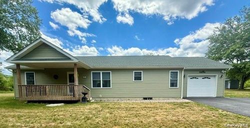 517 Crescent Ave, Highland, NY, 12528-2451 | Card Image