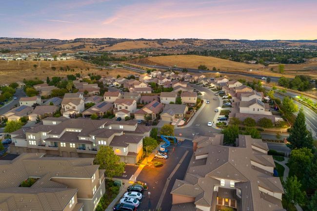 UNIT-1226 - 1200 Moon Cir, Condo with 2 bedrooms, 2 bathrooms and null parking in Folsom CA | Image 5