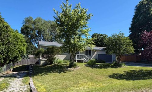 3122 Horseshoe Dr, Traverse City, MI, 49684-8904 | Card Image