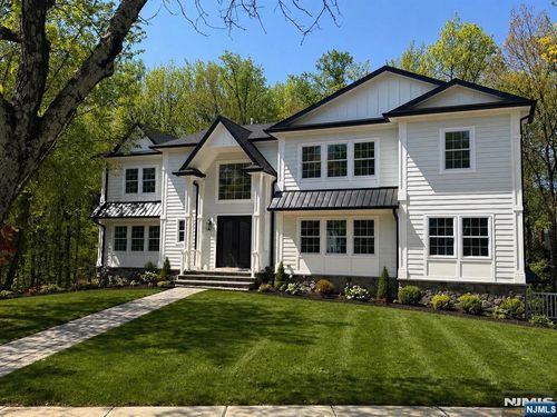 81 Eastbrook Dr, River Edge, NJ, 07661-1000 | Card Image
