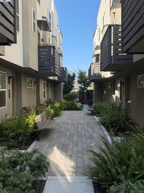 3957 Wattling St, Oakland, CA, 94601-4031 | Card Image