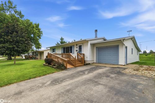 501 Dennis Dr, Marshalltown, IA, 50158-4053 | Card Image