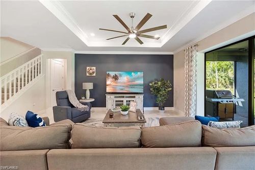 10367 Ventana Ln, NAPLES, FL, 34120-2962 | Card Image