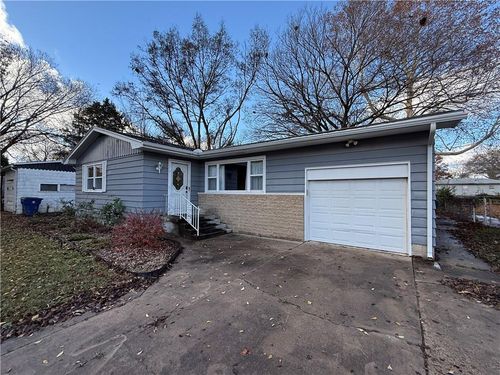 104 Warwick St, Coffeyville, KS, 67337-2619 | Card Image