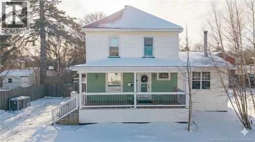 15 Queen St E, St. Stephen, NB, E3L2H9 | Card Image