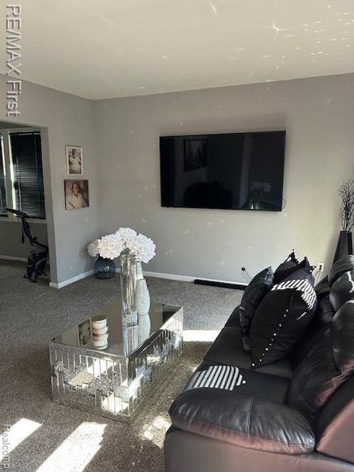 3800 Tyler St, Detroit, MI, 48238-3277 | Card Image