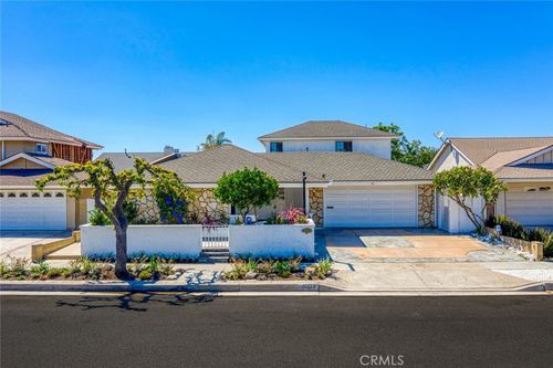 16401 Serenade Ln, Huntington Beach, CA, 92647-3541 | Card Image