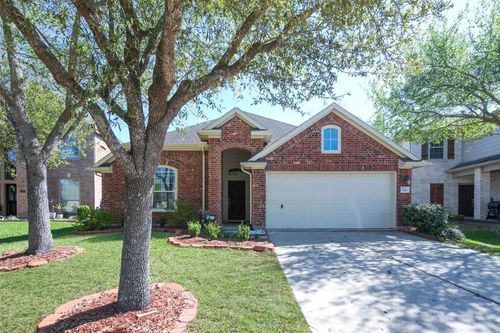 880 Falling Springs Ln, League City, TX, 77573-2250 | Card Image
