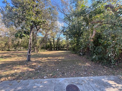 2850 Frost Ave, Dallas, TX, 75215-4725 | Card Image