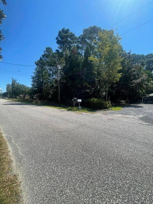 111 Laurel Ave, Goose Creek, SC, 29445-3022 | Card Image