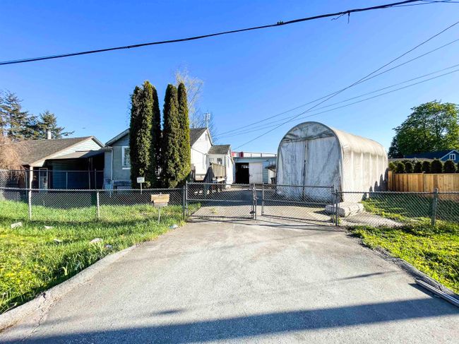 12832 114 Avenue, House other with 2 bedrooms, 1 bathrooms and 3 parking in Surrey BC | Image 2