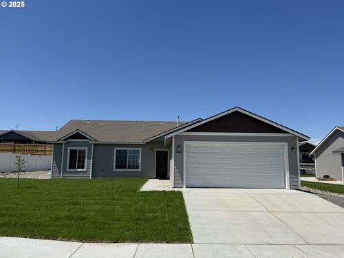 2838 Thrush St, Umatilla, OR, 97882-6008 | Card Image