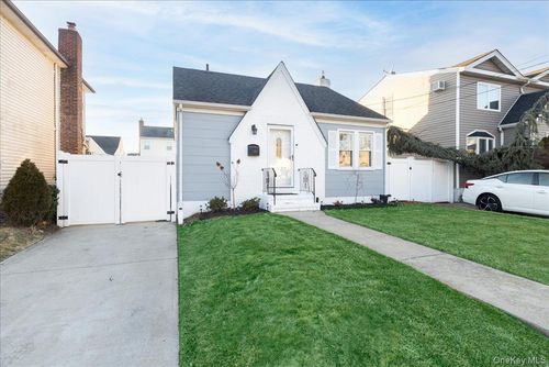 238 Jefferson St, Franklin Square, NY, 11010-2307 | Card Image