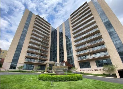apt-603-4545 Wornall Rd, Kansas City, MO, 64111-3215 | Card Image