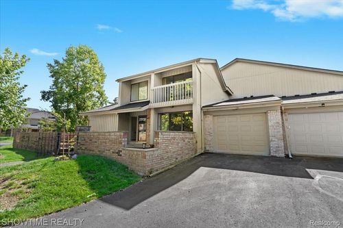 1511 S Hill Blvd, Bloomfield Hills, MI, 48304-1124 | Card Image