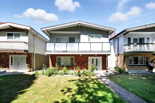 2545 E 43rd Ave, Vancouver, BC, V5R5V7 | Card Image