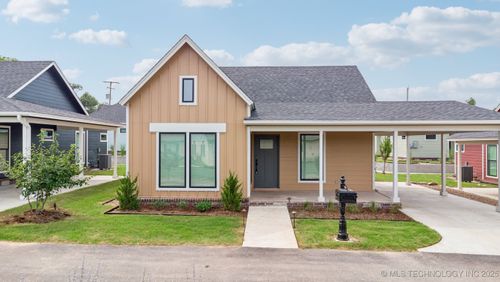b-212 S Bluff St, Catoosa, OK, 74015-2011 | Card Image