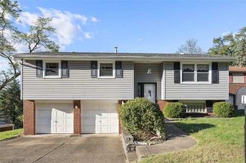 111 Knoll Dr, Verona, PA, 15147-2612 | Card Image