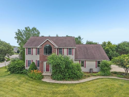 210 Red Fox Dr, Johnson Creek, WI, 53038-9558 | Card Image