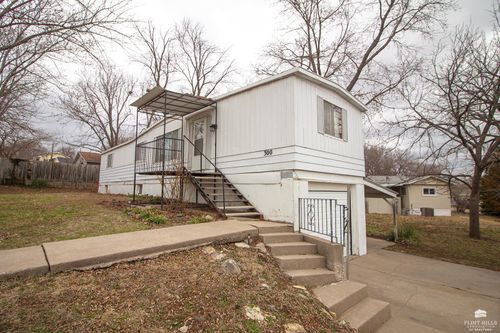300 W Anchor St, Junction City, KS, 66441-4404 | Card Image