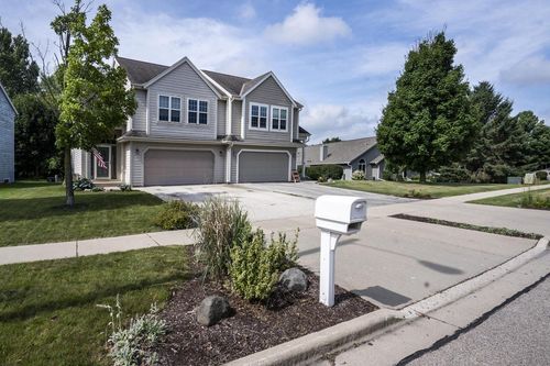 1406 S Silverbrook Drive, West Bend, WI, 53095 | Card Image