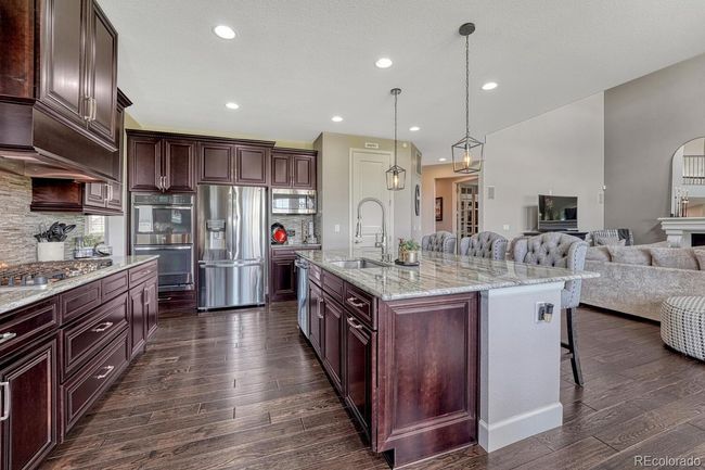 Note all of the cupboards and the stainless appiances | Image 12
