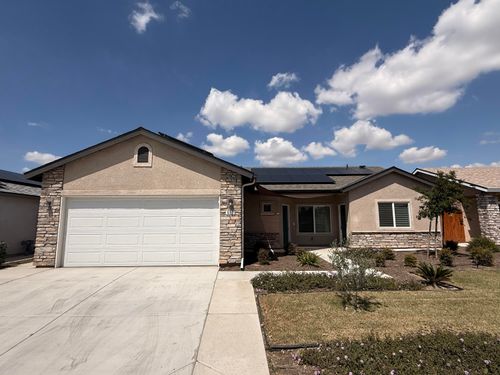 682 W Pin Oak Ave, Porterville, CA, 93257-5947 | Card Image