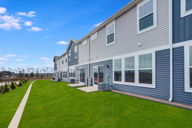 464 Carpathian Dr, Townhouse with 3 bedrooms, 3 bathrooms and 2 parking in Crystal Lake IL | Image 27