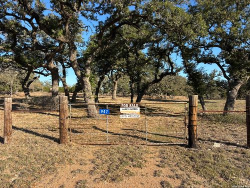 942 Fm 3351 N, Boerne, TX, 78006-3805 | Card Image
