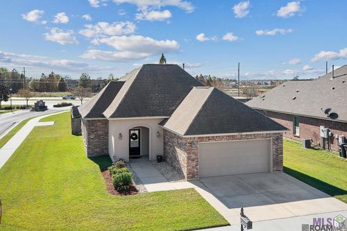 8674 Abertay Ave, Baton Rouge, LA, 70820-8334 | Card Image