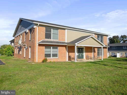 e-235 S Ridge Ave, GREENCASTLE, PA, 17225-1165 | Card Image