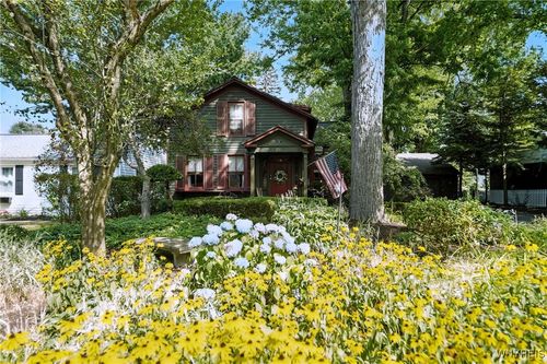 250 N 3rd St, Lewiston, NY, 14092-1233 | Card Image