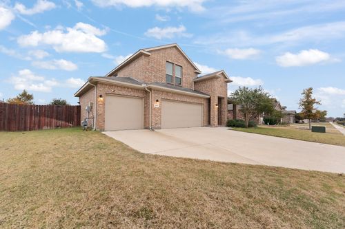 411 Skipper Ln, Azle, TX, 76020-2950 | Card Image