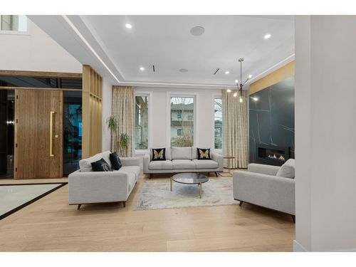 6122 152a St, Surrey, BC, V3S1E7 | Card Image