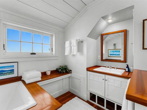 178 Popple Dungeon Rd, Charlotte, VT, 05445-9524 | Card Image